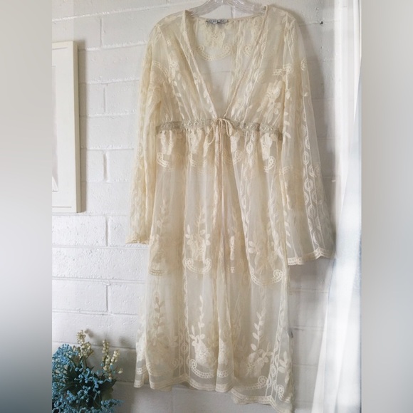 Story On Dresses & Skirts - Elegant Cream Lace Dress
